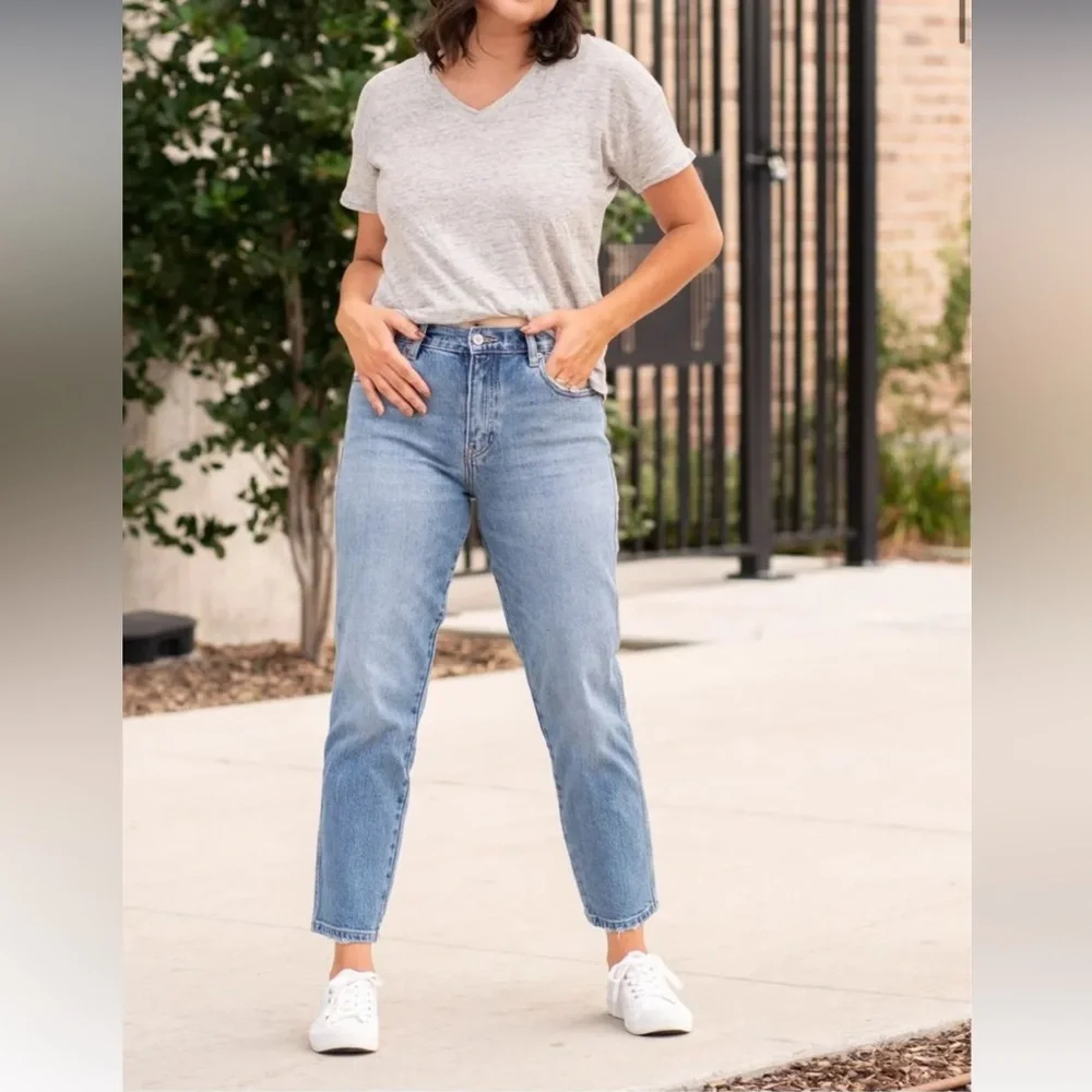 KanCan Medium Stone Wash High Rise Straight Leg Denim Cropped Jean Size 32